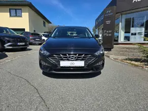 Hyundai i30 Kombi 1.6 CRDi Select Einparkhilfe Klimaanlage DAB Bild 3