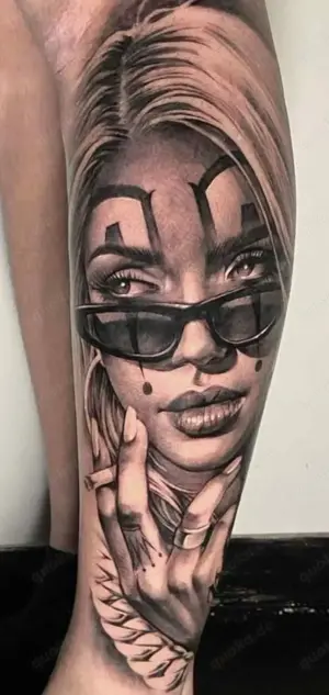 Tattookünstler sucht F für Tattoo