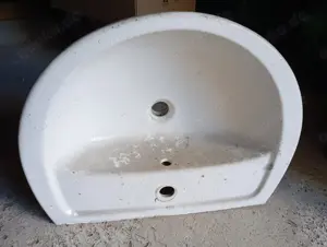 weißes Waschbecken