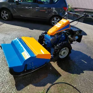Irus Wintrak Einachsschlepper, Mulcher