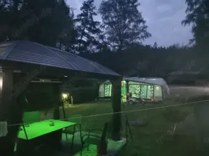 Lade Paar oder Sie in mein Whirlpool, Kino ein
