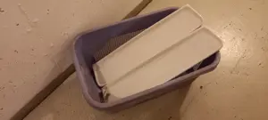 Wäschekorb Lila und 2 Badregale Keramik