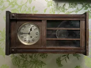 Regulator Wanduhr um  1900 läuft einwandfrei