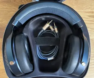 Focal Celeste mit Dekoni Stellia Sheepskin Pads