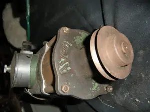 Alter Motor, Hersteller Karl Ayen, für eine Nähmaschine