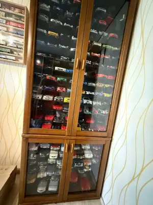 Modellauto Sammlung 1:18 mit Vitrine zu verkaufen