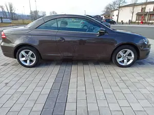 Volkswagen Eos 2,0 TDI DSG Glasdach Navi PDC SHZG Standheizung Bild 4