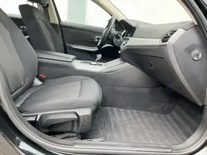 BMW 330 i xDrive Touring Advantage LED NAVI  AHK Bild 4