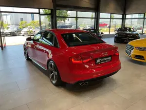 Audi A4 Lim. S line Sport Edition Plus Navi Xenon 19" Bild 5