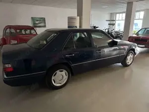 Mercedes-Benz E 200 Bild 4