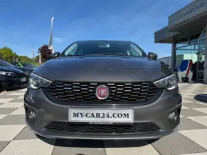 Fiat Tipo Hatchback EASY -1.Hand -Klima -Navi -Kamera Bild 2