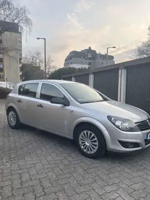 Opel Astra Selection "110 Jahre" Bild 3