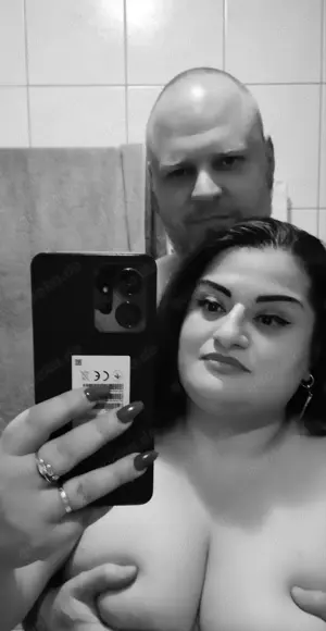 Ein BDSM praktizierendes Paar sucht ein Mädchen im Alter von 18 bis 45 Jahren.
