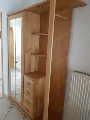Garderobenschränke kostenlos abzugeben 