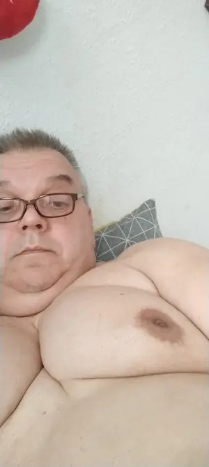 Gibt's aktive dominanten Mann Zuhälter mich als seine feste dicke passive Männer Hure Luder will.