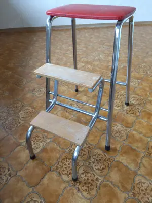 Stufenhocker, Hocker mit ausklappbaren Trittstufen