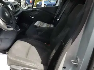 Opel Vivaro Kasten L1H1  2,9t // AHK // Klima // TOP -Zustand Bild 5