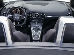 Audi TT 1.8 TFSI S-Line selection LED Navi Bild 4