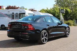 Volvo S60 B5 Benzin Ultimate Dark AWD +harman+ACC+HUD+ Bild 4