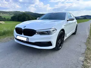 BMW 530 e Plug-In-Hybrid Luxury Line Top Zustand Bild 1