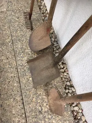 Gartenwerkzeuge, Gartengeräte: Schaufeln, Spaten, Harke Bild 3