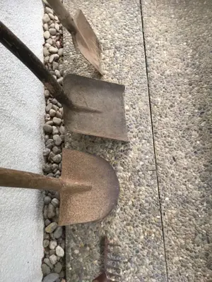 Gartenwerkzeuge, Gartengeräte: Schaufeln, Spaten, Harke Bild 4
