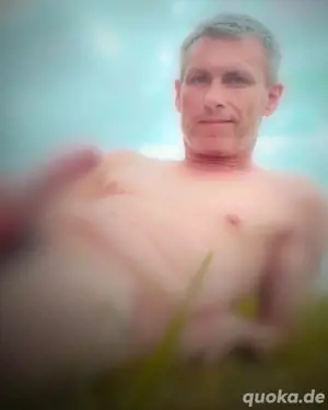 ZEIG mich GEIL nackt auf ner WIESE
