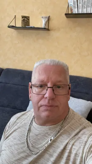 Suche eine nette reife Frau für eine Freundschaft +