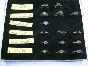 NEU: Ringe 925 Silber mit verschiedenen Edelsteinen, div. Größen - je 15,-