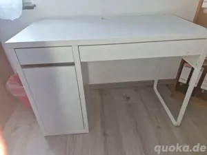 Schreibtisch von Ikea