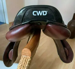 CWD 2Gs SE25 doubliertes Kalbsleder 17,5 dunkelbraun Springsattel
