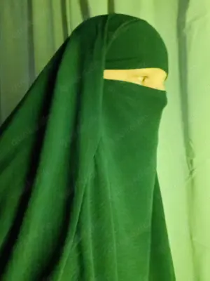 Suche den einsamen älteren bärtigen Moslem 