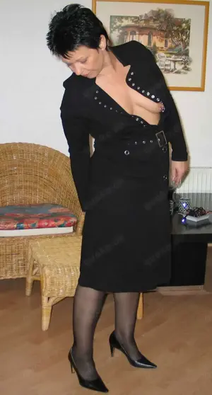 Herrin 46 hat Termine frei und sucht IHN als Sklaven 45-65