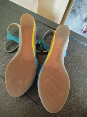 Schöne sportliche Keilsandalen 
