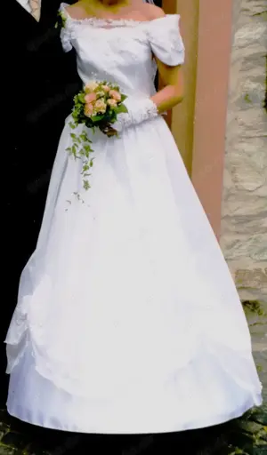 Brautkleid von Lilly mit Schleppe, Perlen und Spitze, Gr. 36 weiß 