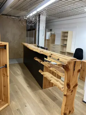 Service Theke mit 2 Arbeitsplatzen + zusätzlicher separater 1x Arbeitsplaz aus massiven Zirbenholz