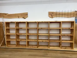 Wandregal   Wohnwand aus massiven Zirbenholz mit Rückwand