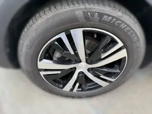 Peugeot 5008 1.5 BlueHDi 130 GT Navi PDC LED KeyLess LM Bild 4