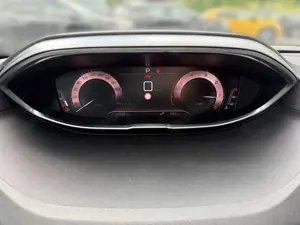 Peugeot 5008 1.5 BlueHDi 130 GT Navi PDC LED KeyLess LM Bild 5