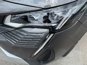 Peugeot 5008 1.5 BlueHDi 130 GT Navi PDC LED KeyLess LM Bild 3