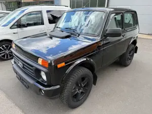 Lada Niva 4x4 Legend 1.7I Black Edition Klima AHK