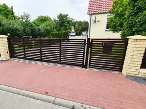 Kunstschmiede moderner Metallzaun mit klarer Linie Amboss Kunstschmiede