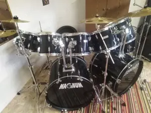 großes Drumset+ Doppelbass Farbe schwarz + div. Becken u. Zubehör