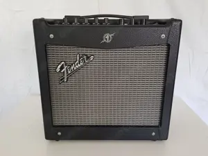 Verstärker Fender Mustang I V.2 E-Gitarren Combo   20 Watt - sehr gut erhalten - Nichtraucherhaush.