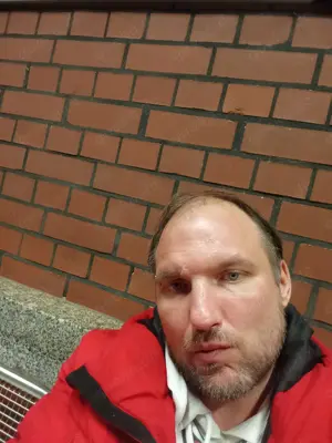 Ich 43 Jahre jung etwas mollig suche meine ersten Erfahrungen bei mir zu Hause mit einem Mann