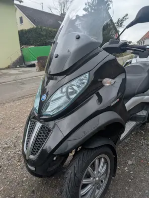Schöner Piaggio mp3 500ccm Roller 