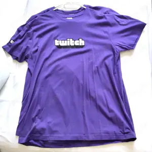 T-Shirt Twitch Schriftzug auf der Vorderseite Gr. XL NEU!!!