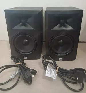 JBL LSR305 Studiomonitore mit x2 Stromkabel