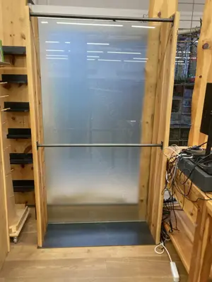 Gardarroben-Kleiderständer Glas Stahl und und massiven Zirbenholz