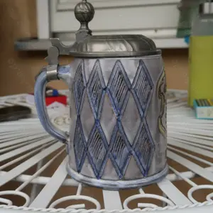 Porzelan- oder Glasbierkrug mit Zinndecke verschieden Modelle
